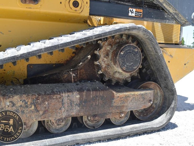 2018-deere-333g-image-30
