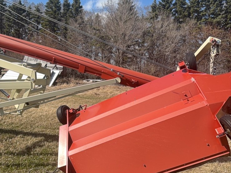 10-x-70-farmking-auger-with-swing-out-mechanical-drive-hopper￼-image-14