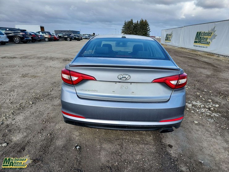 2017-hyundai-sonata-4dr-sedan-image-7