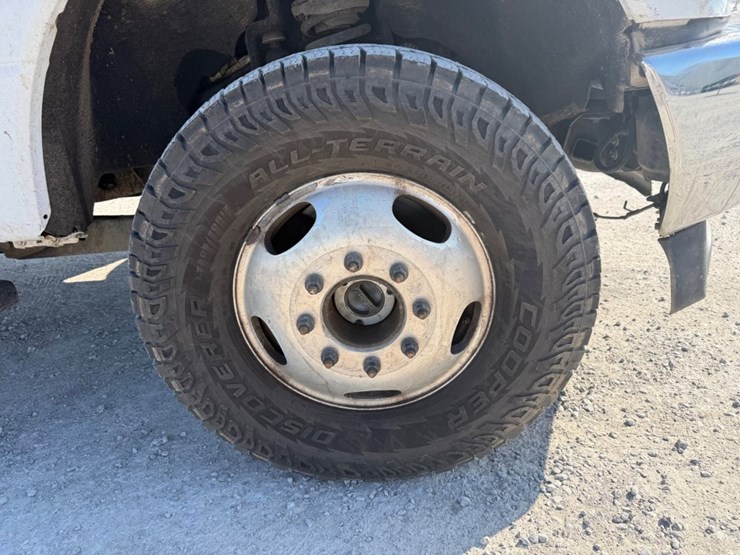 2019-ford-f350-xl-image-10