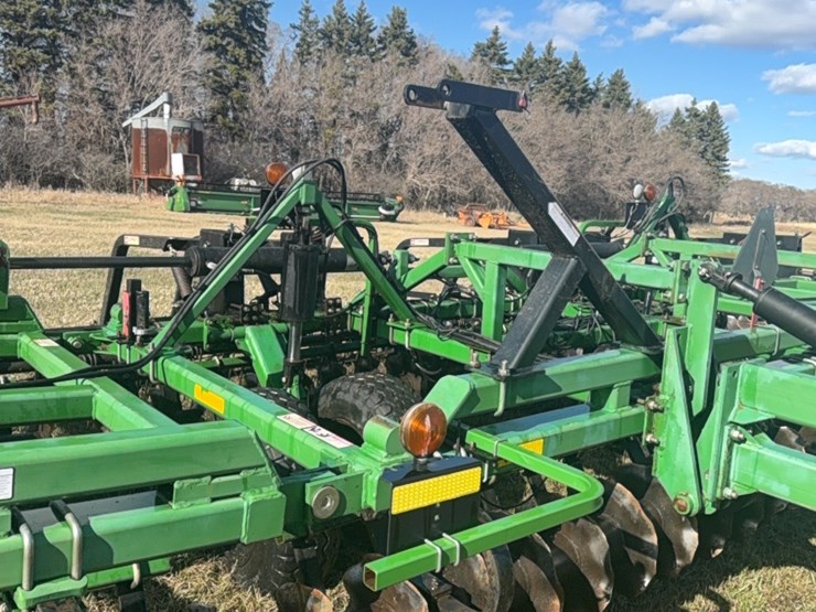 summers-40’-supercoulter-plus-vertical-tillage,-equipped-with-summer’s-heavy-duty-3-bar-harrows-and-rolling-baskets-image-57
