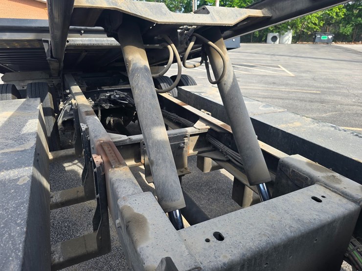 2022-peterbilt-337-image-99