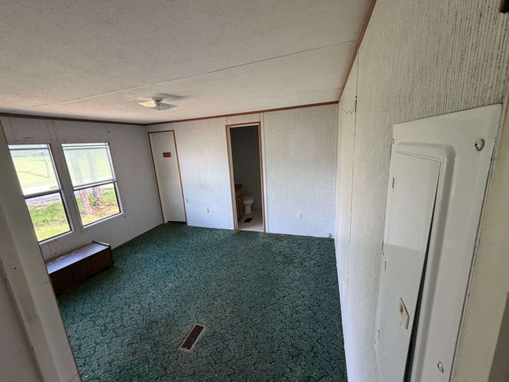 2000-horton-homes-inc.-14x64-2br/2bath-mobile-home-image-27