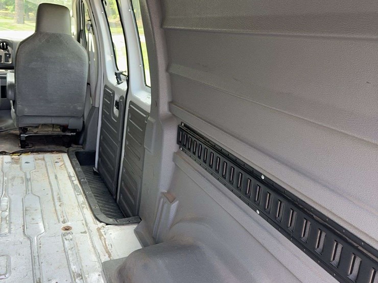 2013-ford-e150-image-12