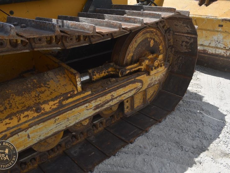 2022-deere-650k-lgp-image-47