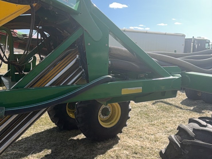 2000-john-deere-1910-image-147