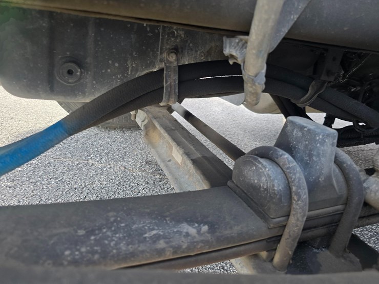 2022-peterbilt-337-image-45