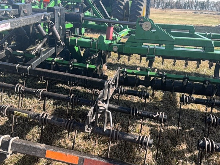 summers-40’-supercoulter-plus-vertical-tillage,-equipped-with-summer’s-heavy-duty-3-bar-harrows-and-rolling-baskets-image-35