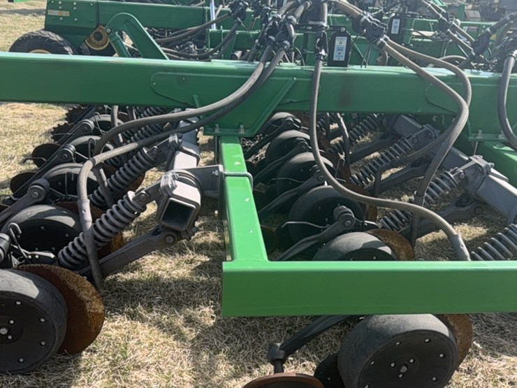 2000-john-deere-1910-image-15