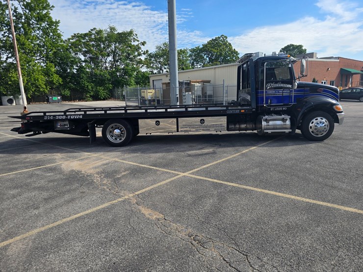 2022-peterbilt-337-image-25