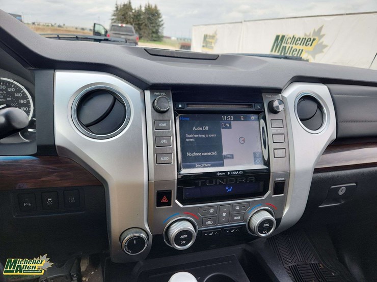 2015-toyota-tundra-image-21