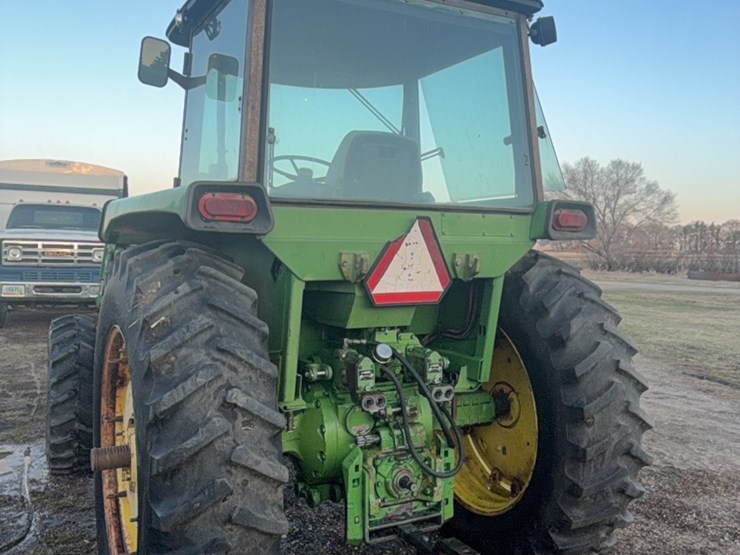 john-deere-725-image-13
