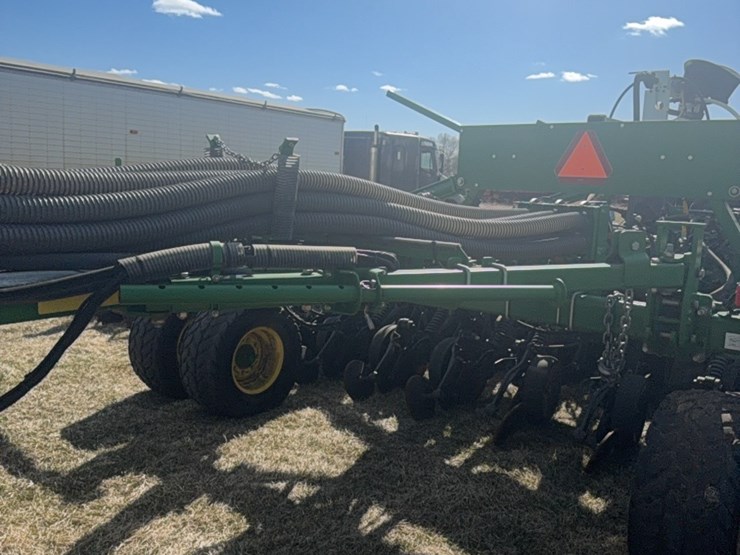 2000-john-deere-1910-image-155