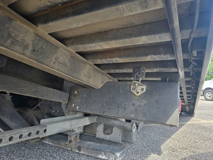 2022-peterbilt-337-image-118