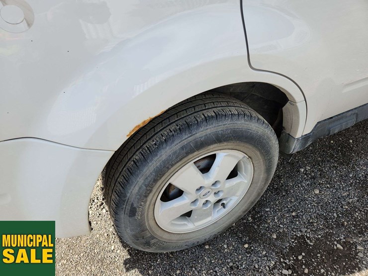2011-ford-escape-image-31