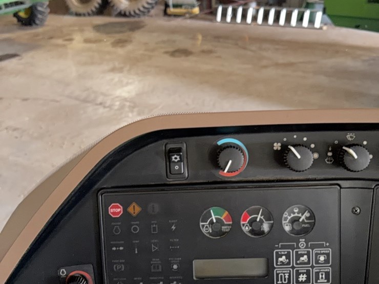 john-deere-8100-image-64
