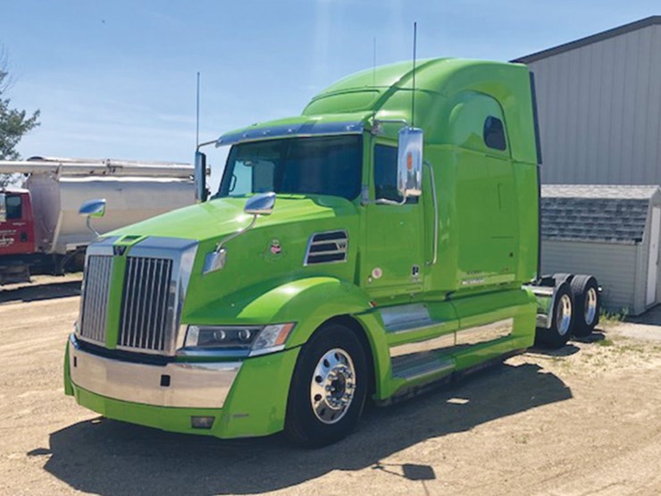 2021-western-star-5700xe-image-1