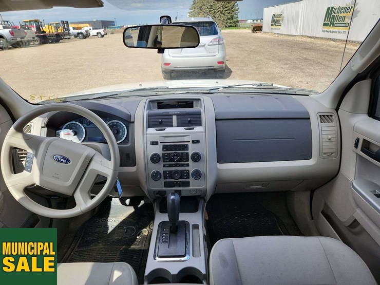 2011-ford-escape-image-18