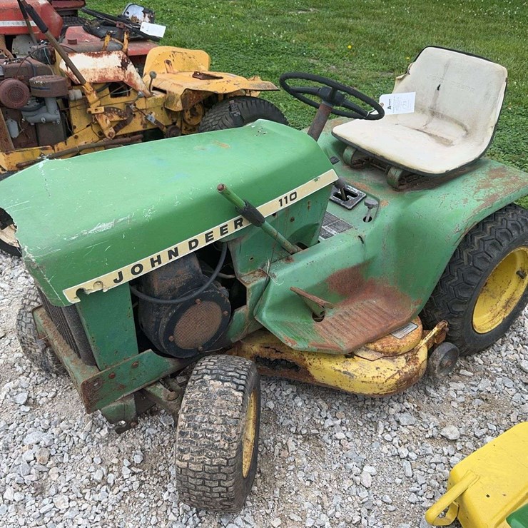 JOHN DEERE 110
