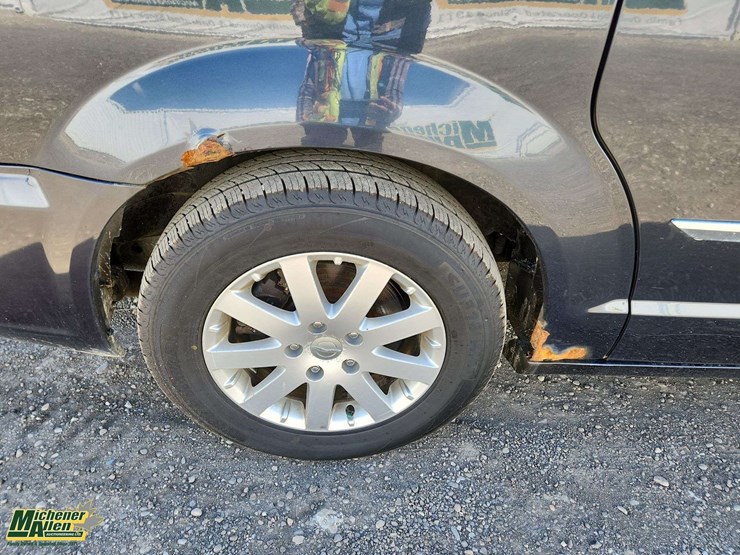 2014-chrysler-town-&-country-image-31