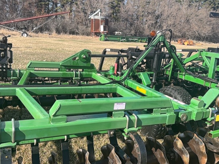 summers-40’-supercoulter-plus-vertical-tillage,-equipped-with-summer’s-heavy-duty-3-bar-harrows-and-rolling-baskets-image-54
