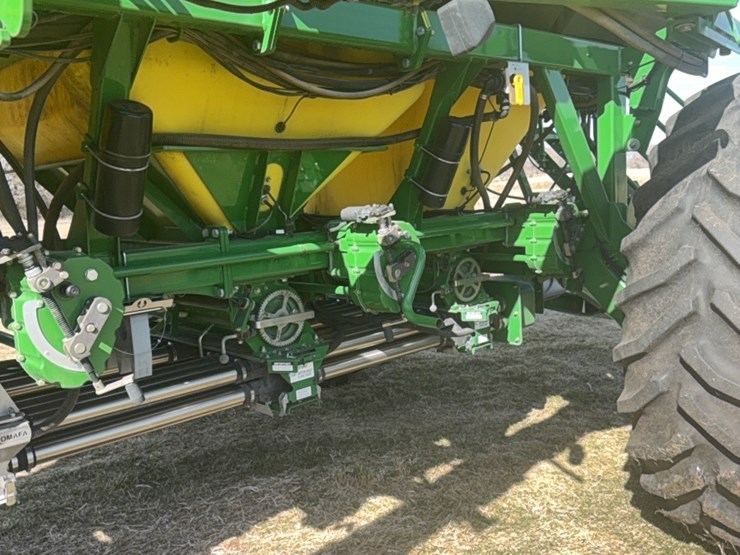2000-john-deere-1910-image-108