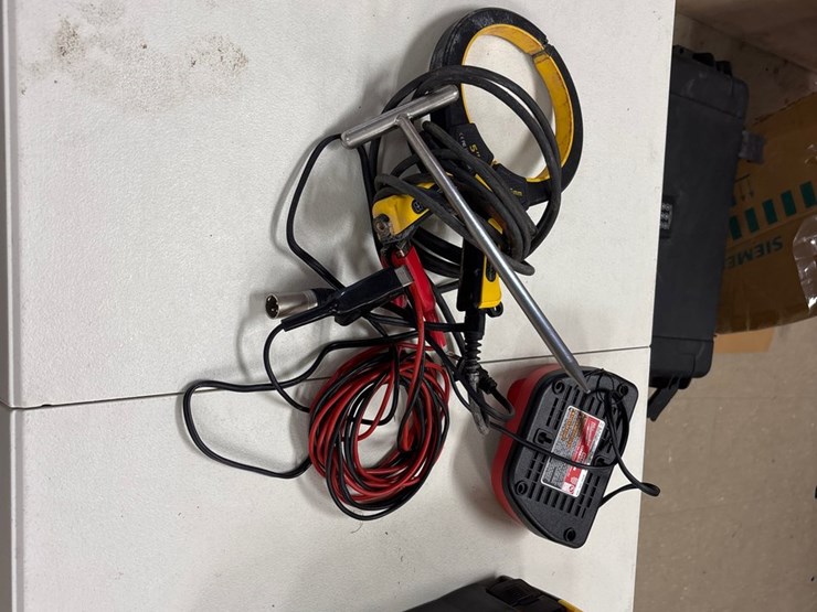 #4060-•-vivax-metrotech-model-vx219-05-broadband-transmitter-with-case-and-leads-image-4