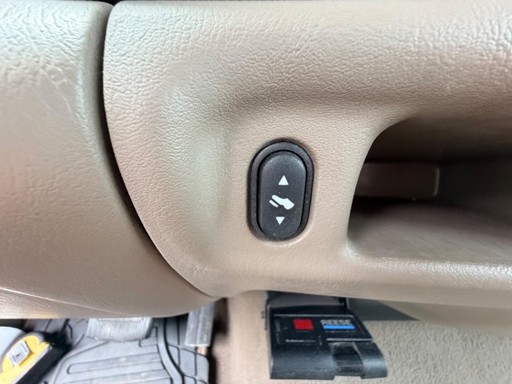 2004-ford-f350-image-43