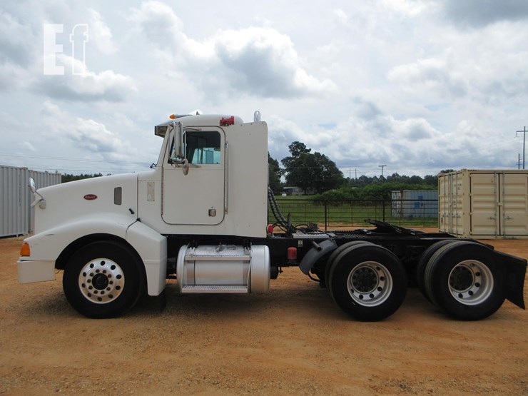 2001-peterbilt-385-image-2