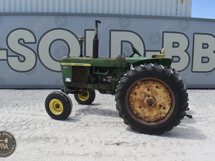 john-deere-3010-image-2