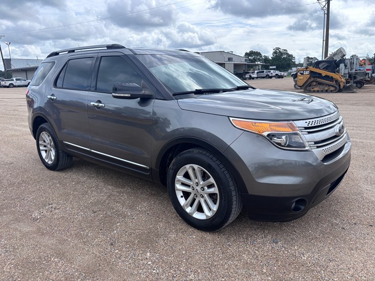 2013-ford-explorer-image-2