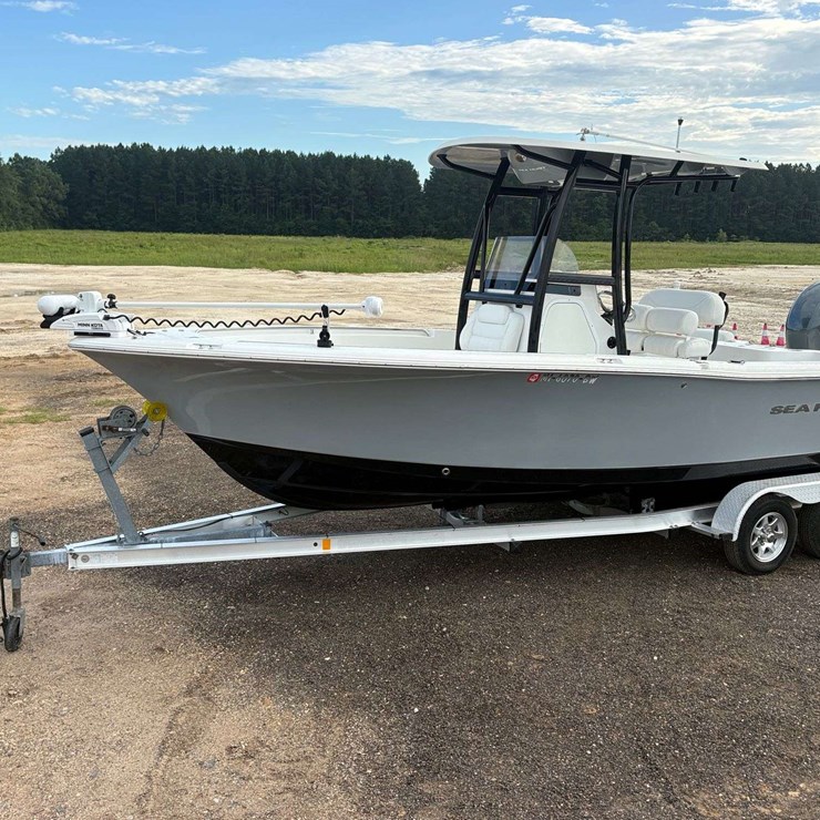 2015 Sea Hunt "Triton 210" Center Console Fiberglass Boat *Fully Equipped*