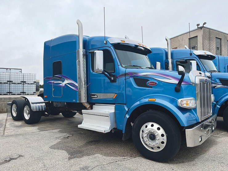 2020-peterbilt-567-image-1