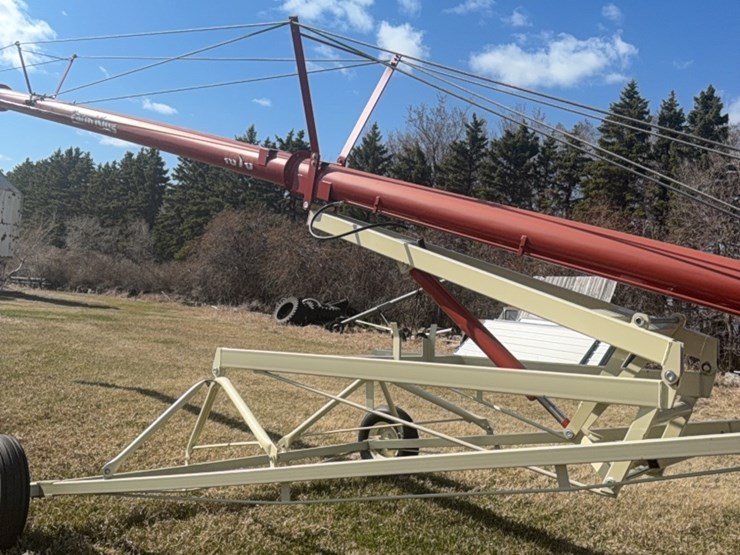10-x-70-farmking-auger-with-swing-out-mechanical-drive-hopper￼-image-16