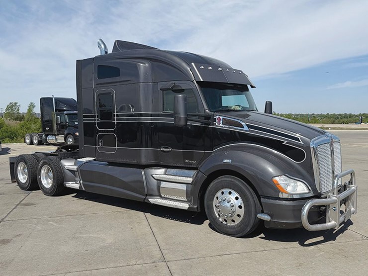 2021-kenworth-t680-image-1