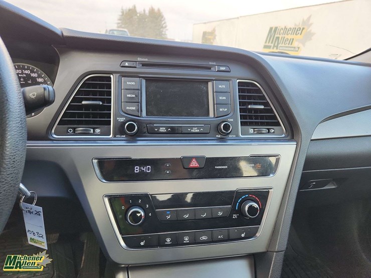 2017-hyundai-sonata-4dr-sedan-image-23