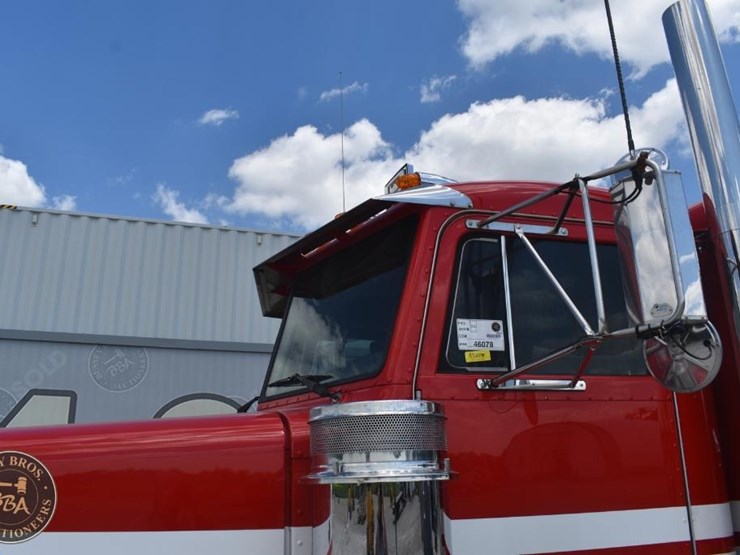 2005-peterbilt-378-image-27