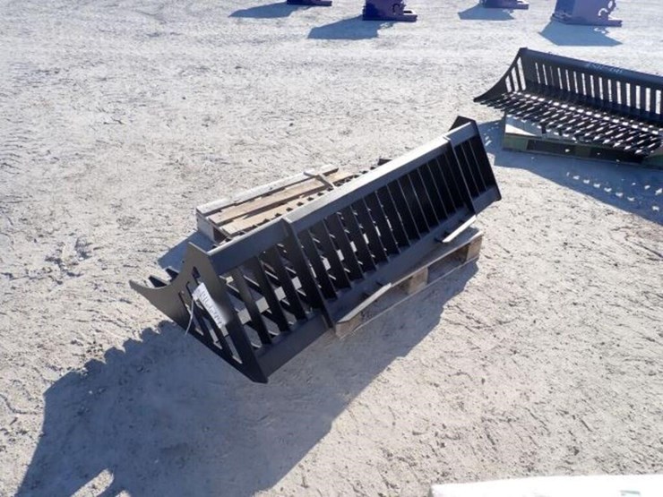 unused-greatbear-72-in.-skid-steer-rock-bucket-image-4