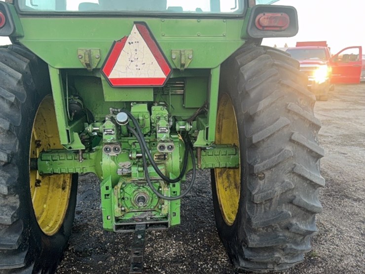 john-deere-725-image-16