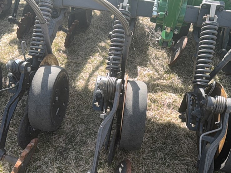 2000-john-deere-1910-image-31