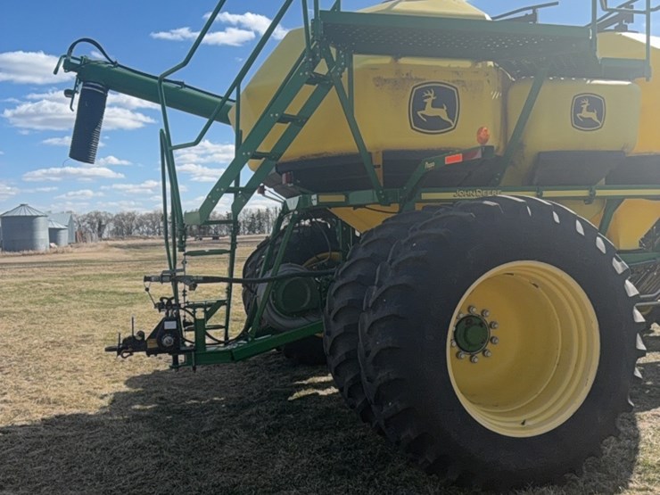 2000-john-deere-1910-image-129