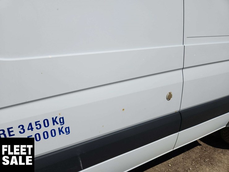 2015-mercedes-benz-sprinter-3500-image-27