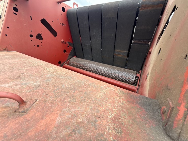 new-holland-644-image-9