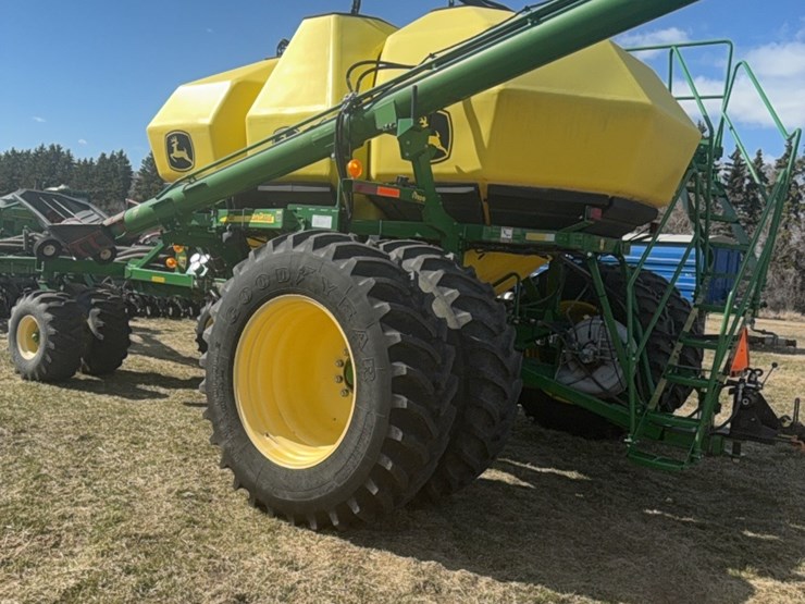 2000-john-deere-1910-image-114
