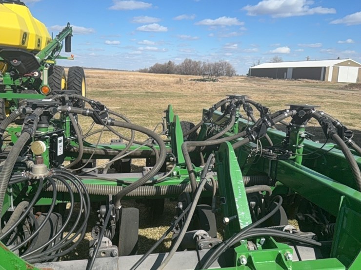 2000-john-deere-1910-image-72