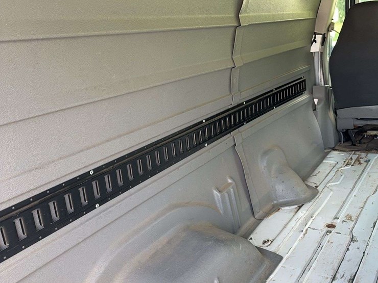 2013-ford-e150-image-11