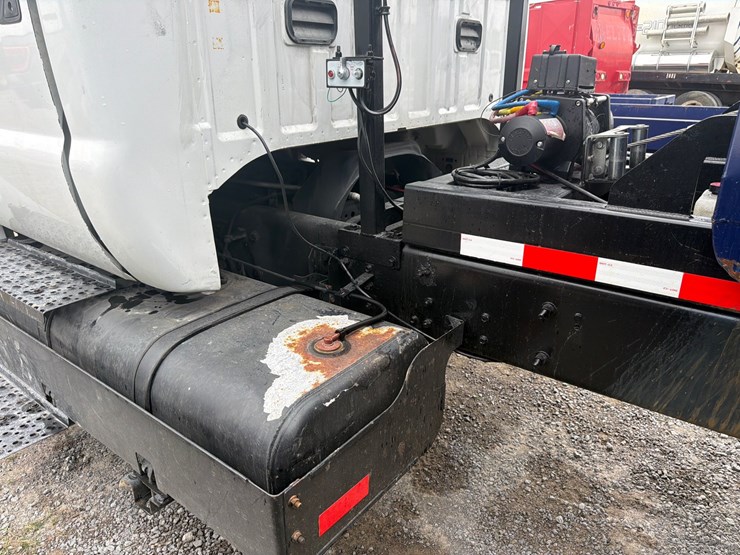 2012-ford-f650-image-8