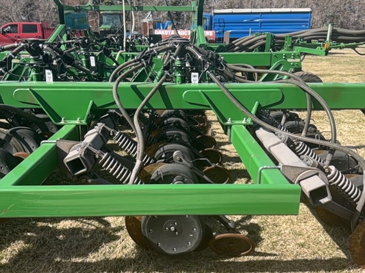 2000-john-deere-1910-image-62