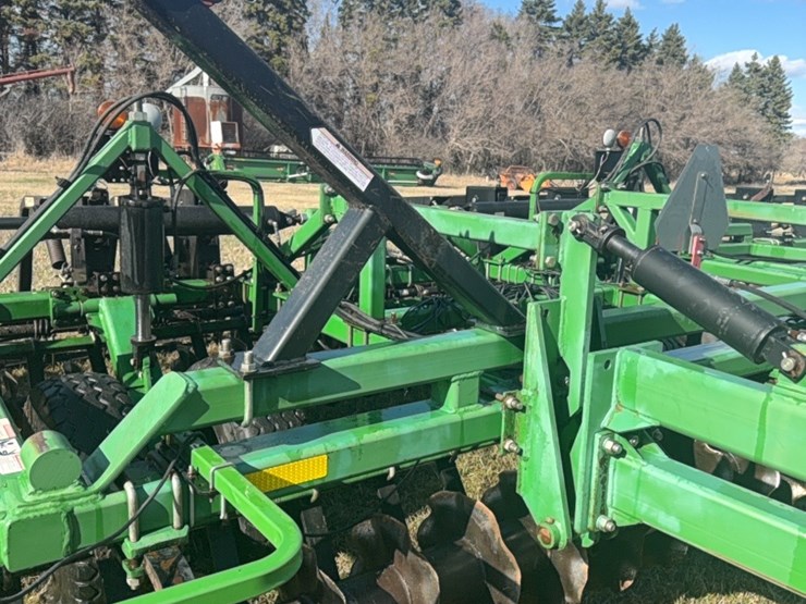 summers-40’-supercoulter-plus-vertical-tillage,-equipped-with-summer’s-heavy-duty-3-bar-harrows-and-rolling-baskets-image-60