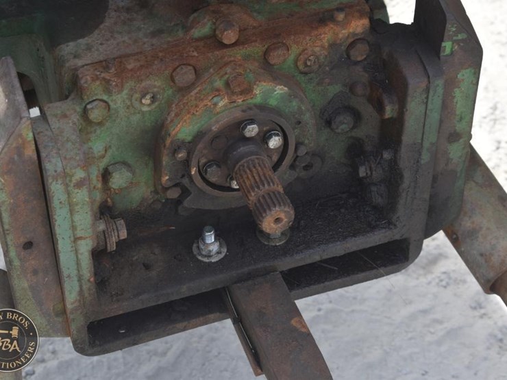 john-deere-3010-image-25